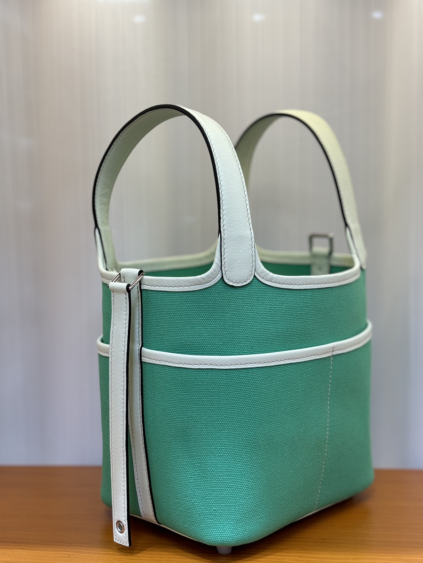 Hermes Picotin Lock 18 Pocket Bag In Vert Fizz/White